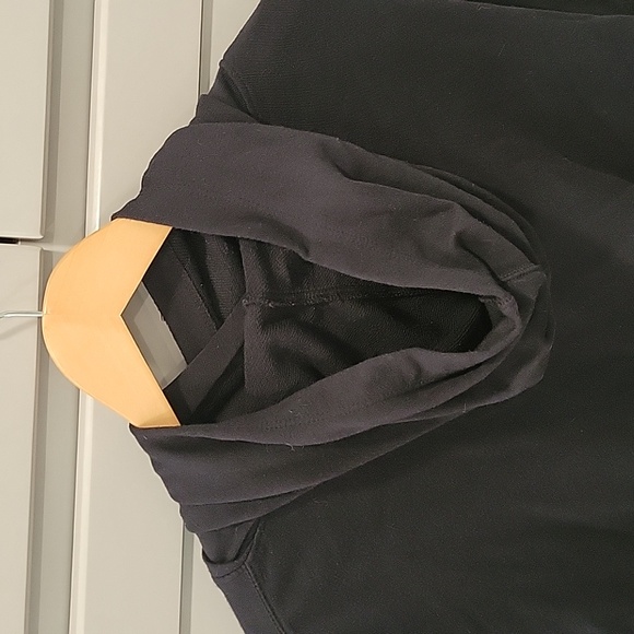 Fabletics, black hooded sweatshirt - Picture 4 of 4